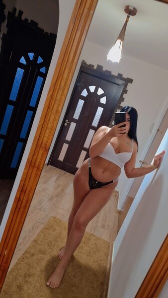 Bruneta cu forme! Bld Dimitrie Cantemir